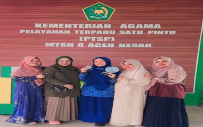 MELAJU KE NASIONAL, NAURA SAFANI SISWA MTsN 8 ACEH BESAR RAIH JUARA II TINGKAT PROVINSI PADA OLIMPIADE BAHASA ARAB (OBA)